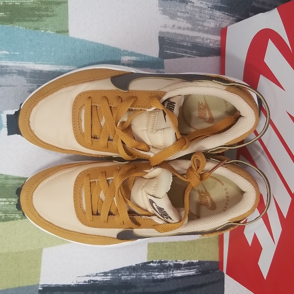 Nike Women's WMNS Waffle Debut In Brown Sesame Size 6